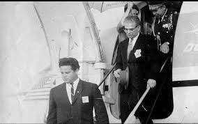 Joaquín Balaguer regresa al país del exilio el 28 de junio de 1965.