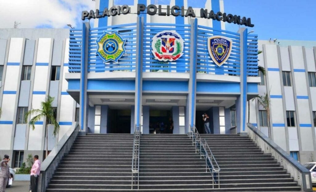 Sede Central de la Policía Nacional, ubicada en la av Leopoldo Navarro 402, Santo Domingo 10203, Distrito Nacional/Fuente extrena.
