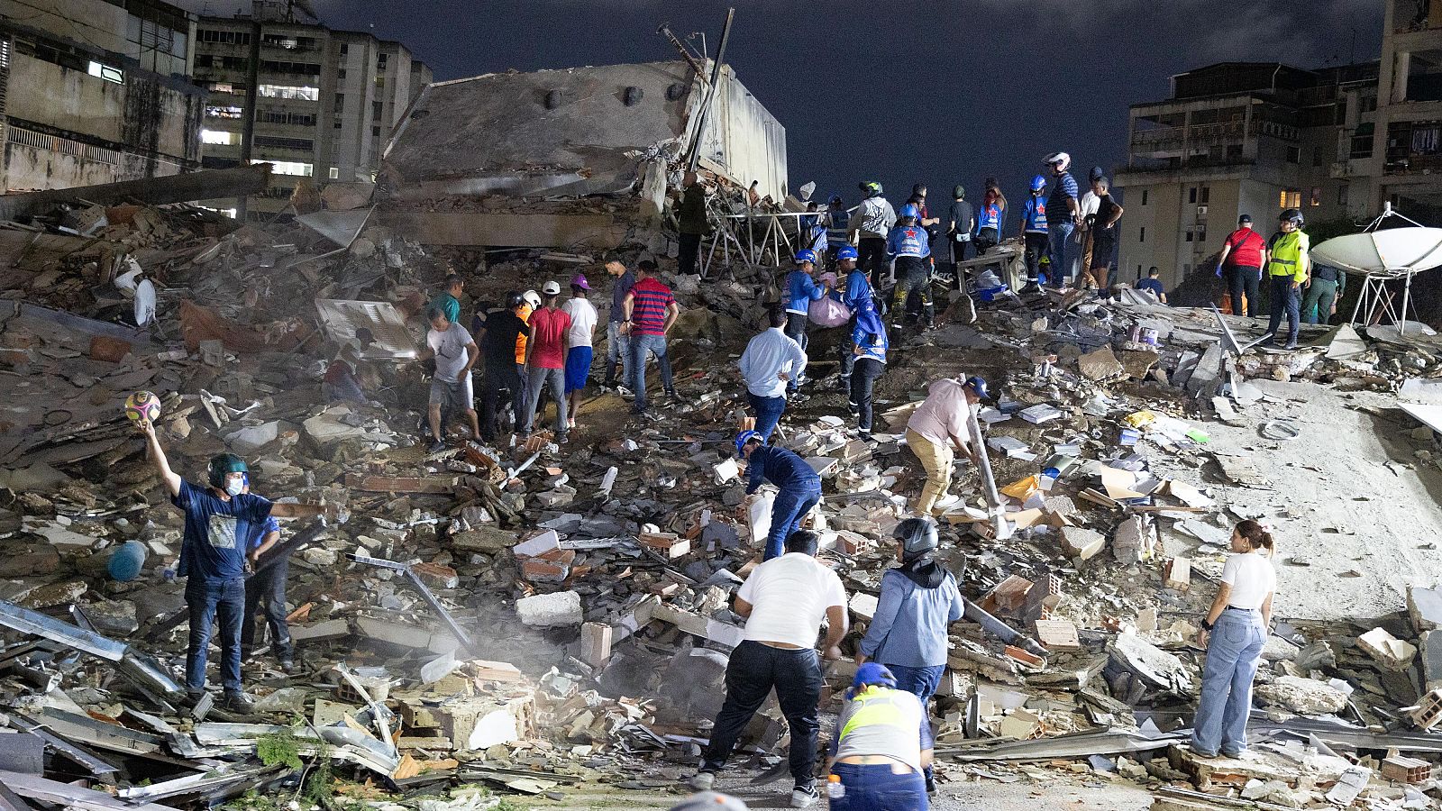Venezuela: los equipos de rescate buscan víctimas bajo los escombros - El mundo en 24 horas | Ver