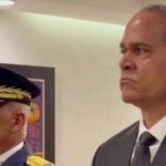 El tenso momento del traspaso de mando en la Policía Nacional