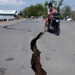 Potente terremoto sacudió Indonesia: docenas de muertos; cancelan alerta de tsunami